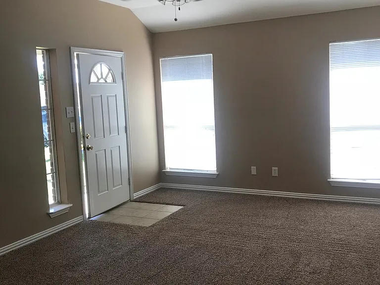 913 Sierra Vista Ct — Photo 19