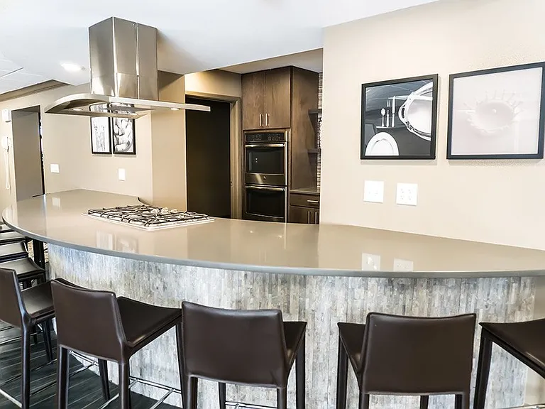 Four Seasons Apartments — Photo 28
