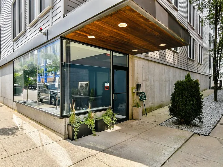 335 W 2nd St #7 — Photo 16