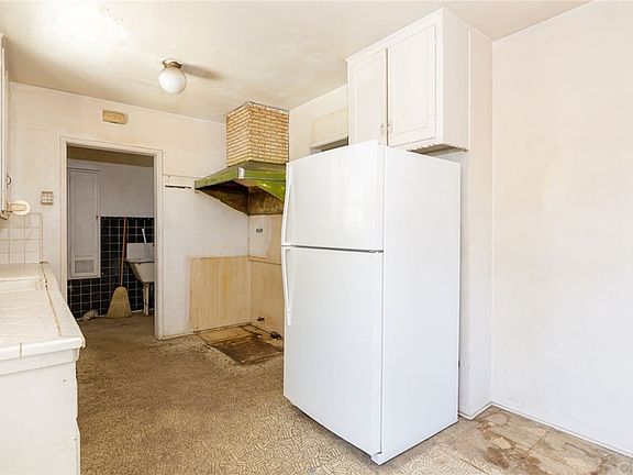 5th image of 3622 W 111th Pl