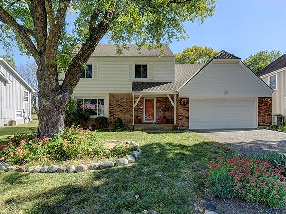 3rd image of 14605 Laquinta Dr