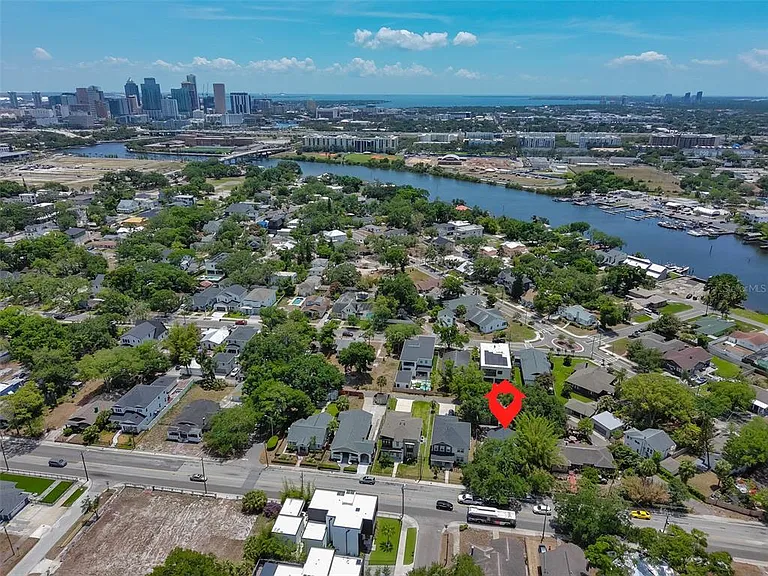 902 W Columbus Dr — Photo 29