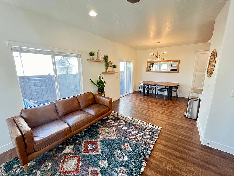 636 W Life Dr — Photo 7