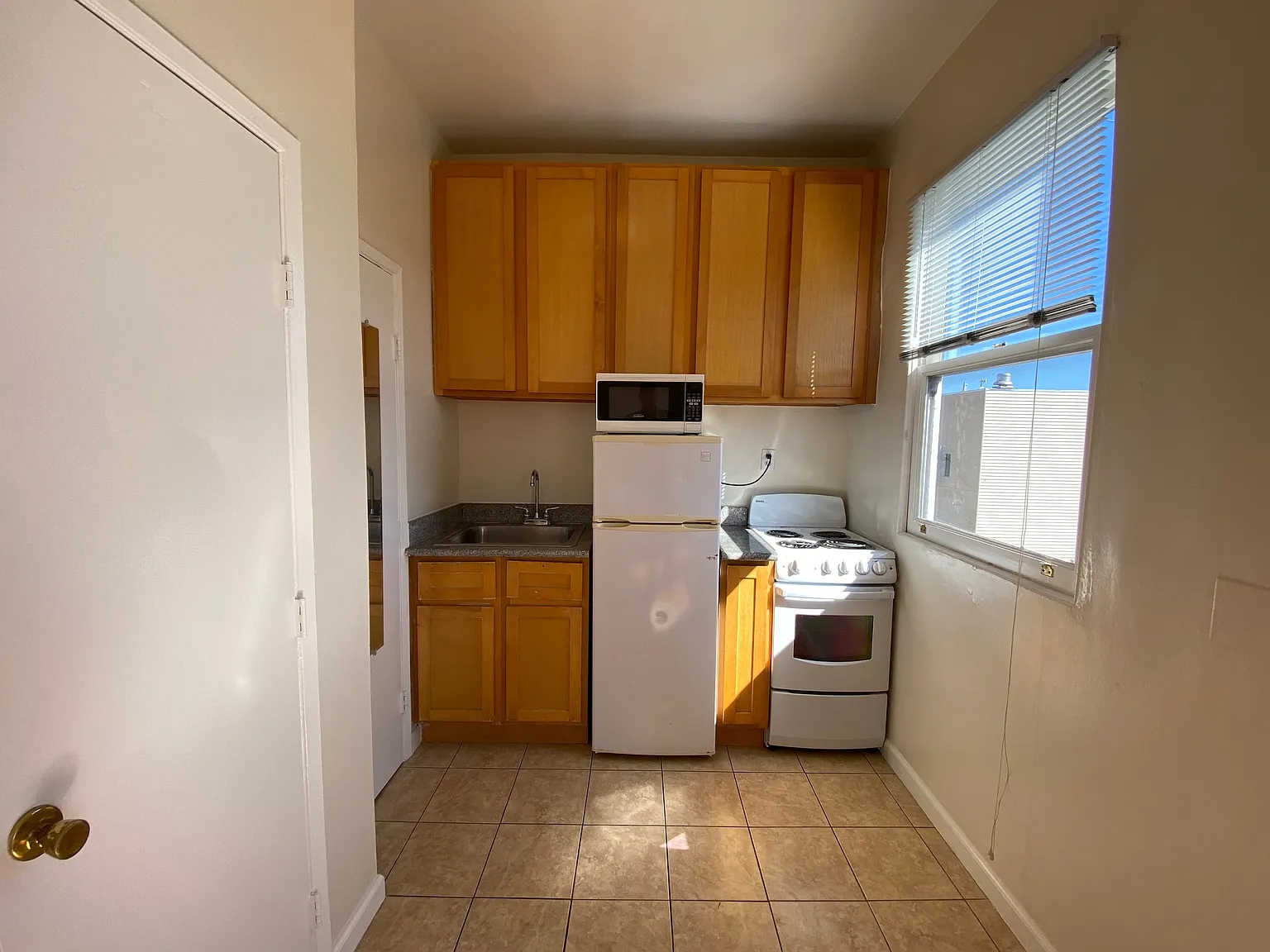 Studio, $1,995 — Photo 3