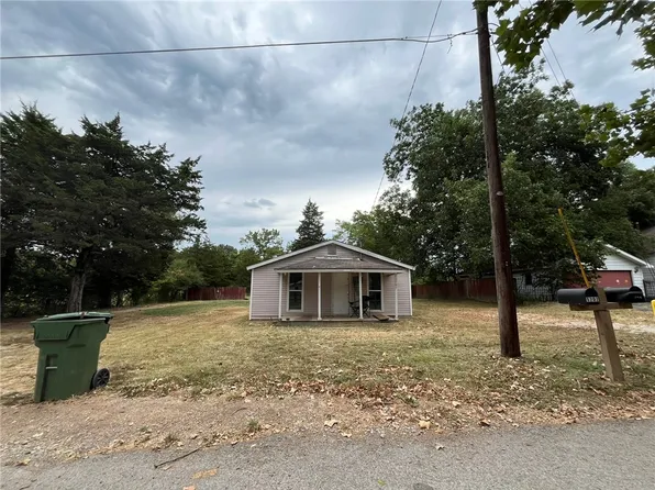 1707 N C St, Rogers, AR 72756