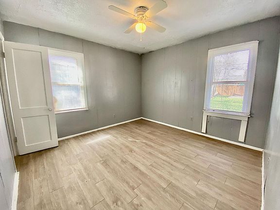 3rd image of 106 Vernon Ave