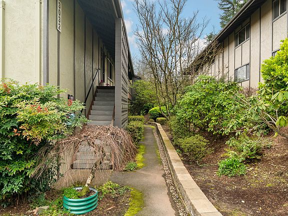 2nd image of 3032 SW Florida Ct APT C