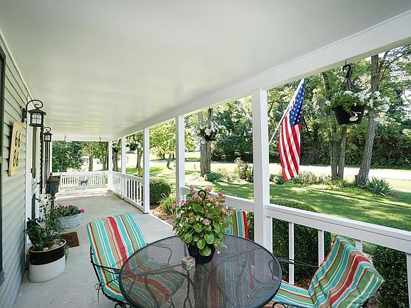 3rd image of 6686 Windmill Dr
