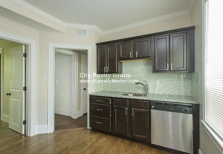 2969 Washington St #3 — Photo 4