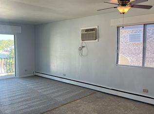 10604 Oak Tree Dr #3S, Worth, IL 60482