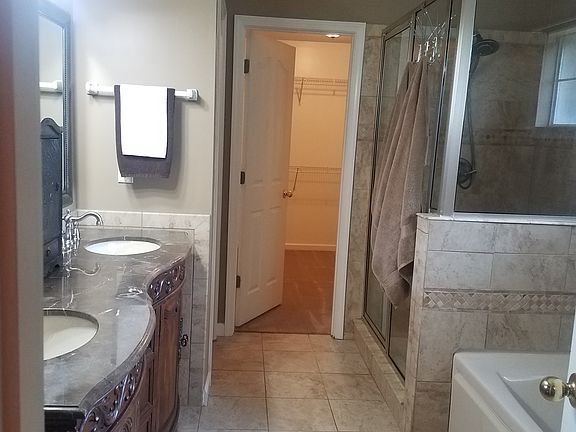 Master bath with jacuzzi tub