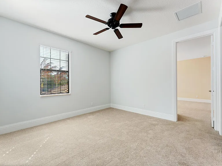 259 SE Calmo Cir — Photo 29