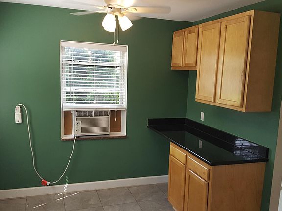 3rd image of 320 Parkview Dr