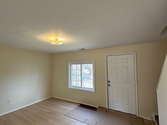 4th image of 2021 Eastport St