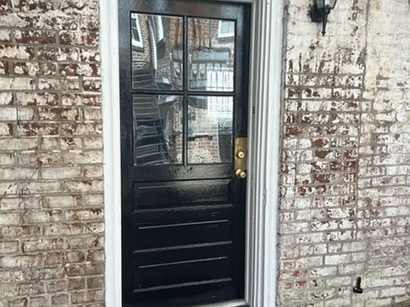 2nd image of 203 E York St APT 6