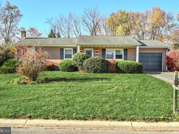 2707 Danielle Dr, Dover, PA 17315