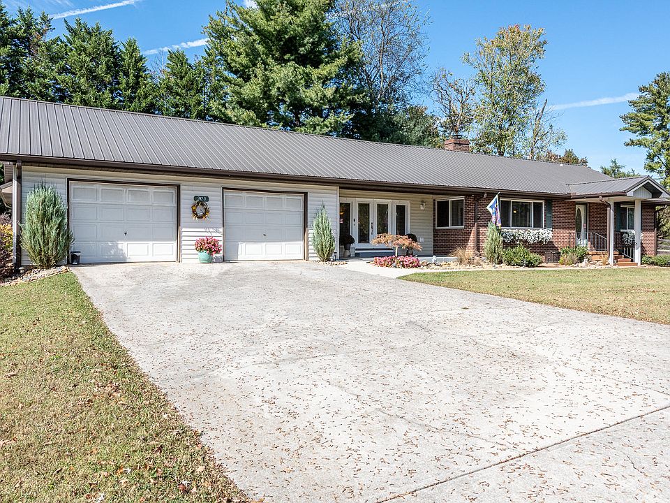 1st image of 220 Lonas Dr