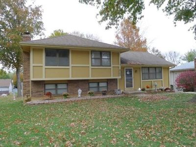 8702 Brenda Ln, Pleasant Valley, MO, 64068