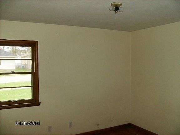 5th image of 2104/2106 Fairview Ave