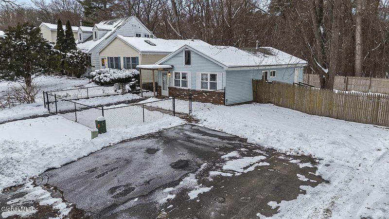 4th image of 289 Donald Avenue