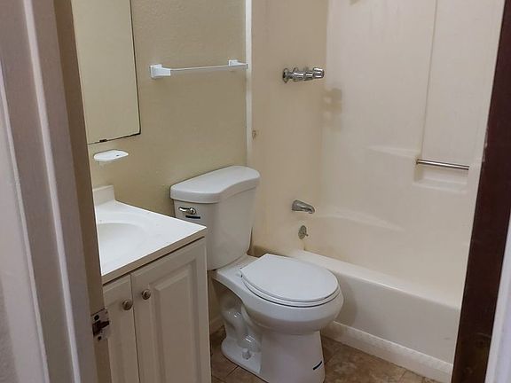 3rd image of 320 S San Pedro St APT B