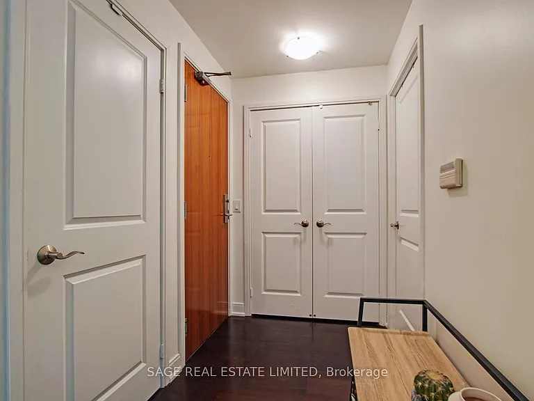 88 Broadway Ave #202 — Photo 3