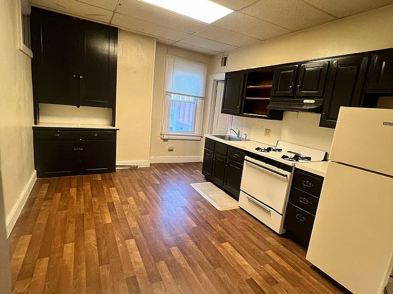 219 N Queen St #301 — Photo 3