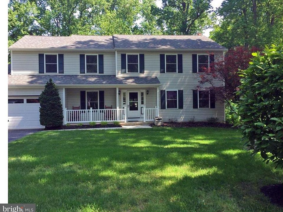 1st image of 403 Woodland Dr