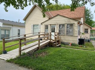 212 W 4th St, Cameron, MO 64429