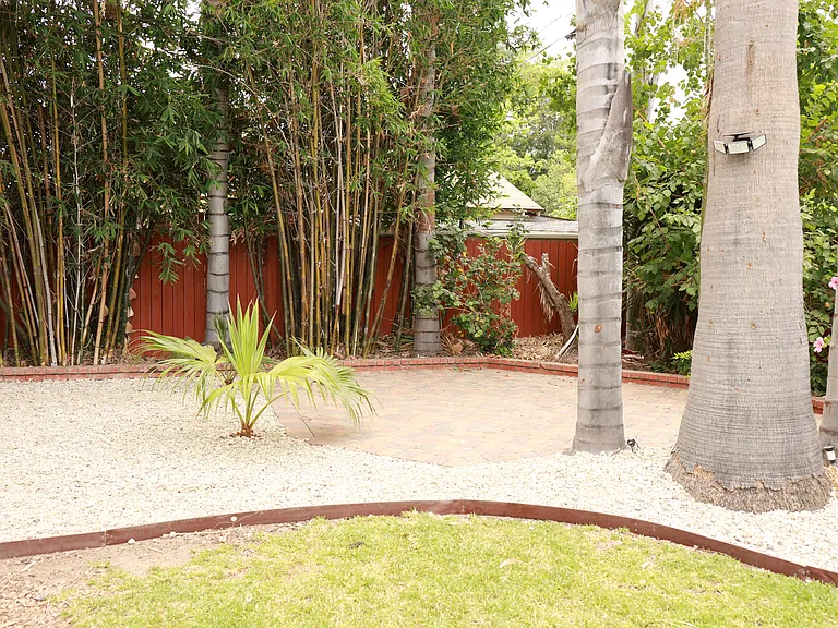 22131 Leadwell St — Photo 6