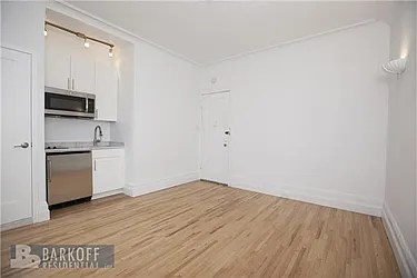 Rented by Barkoff Residential 