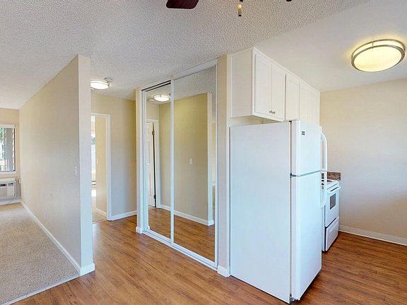 4th image of 156 N Murrieta Blvd #304