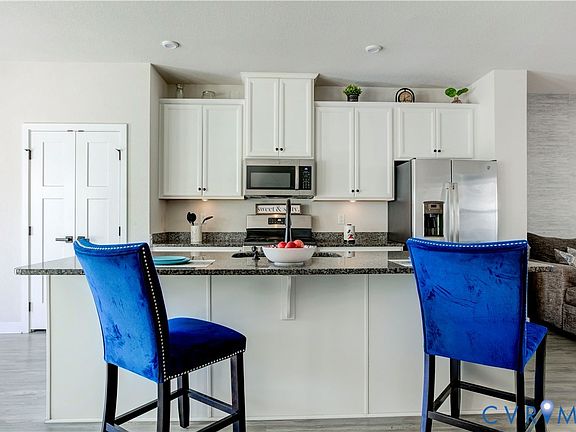 4th image of 100 Spring Grove Way