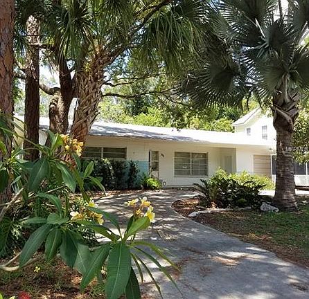 2nd image of 320 Lagoon Dr