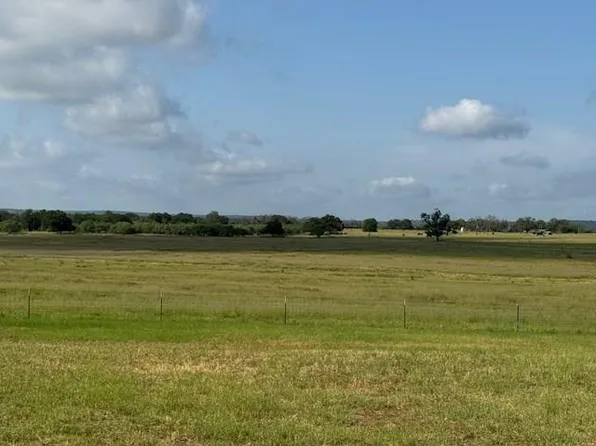 213 Interlaken St, Fredericksburg, TX 78624