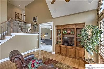5th image of 16729 Mason Cir