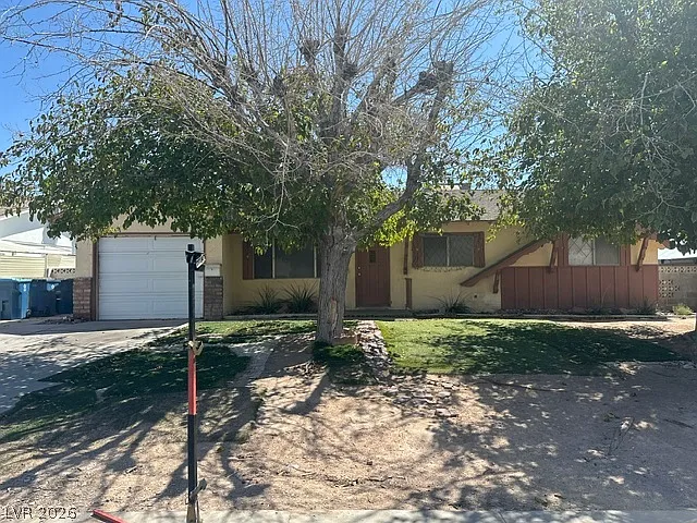 3 bed, 2.0 bath, 1368 sqft, $1,800 — Photo 1