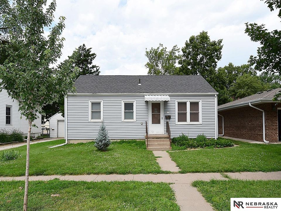 1st image of 835 Ivy Ave