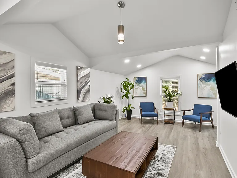 1135 Hillcrest Dr SE — Photo 20