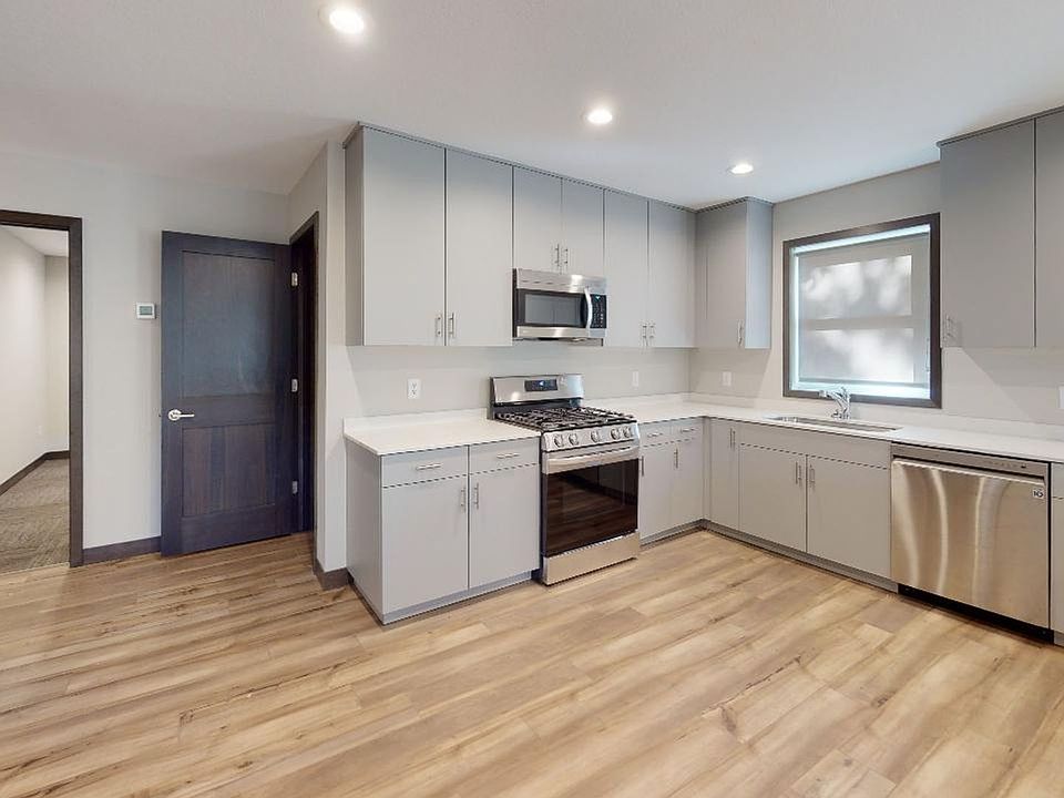 2nd image of 1523 Rollins Ave SE Unit 1