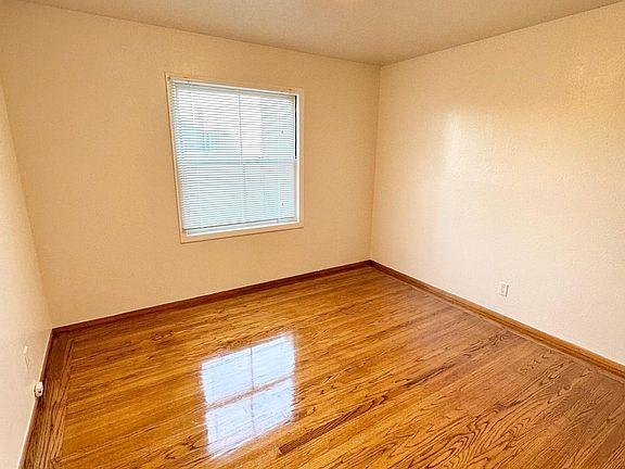 5th image of 3612 Lawton St #2