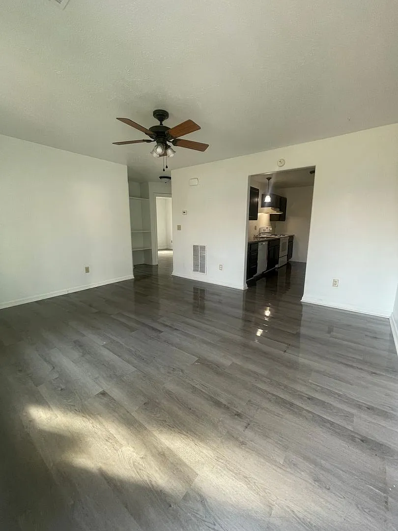 3 Bedrooms. 2 Bathrooms. Giant Backyard. What More Do You Need? — Photo 2