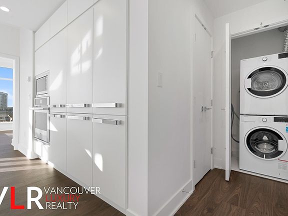 5th image of 450 Westview St #208