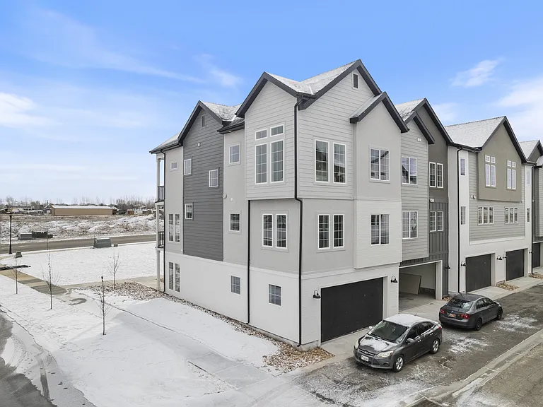 1858 S Sawmill Blvd #509 — Photo 9
