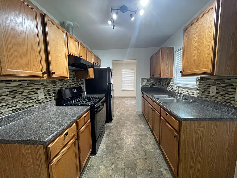 950 Smith St SW — Photo 10