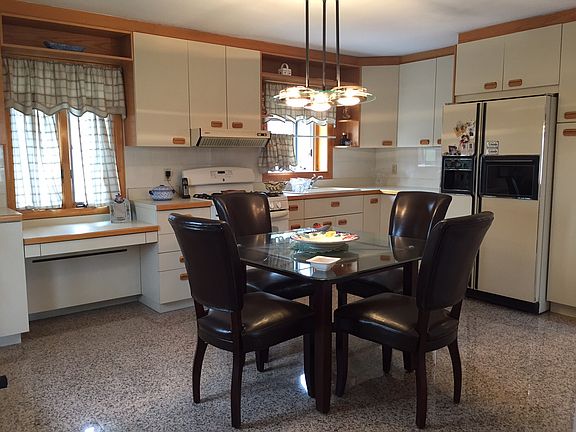 5th image of 16450 92nd St