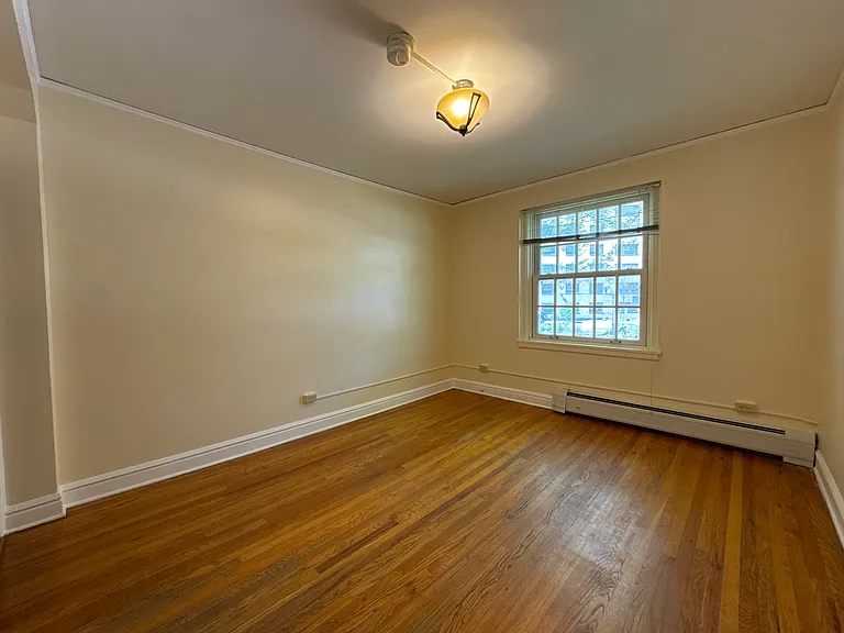 Chateau Apartments — Photo 37