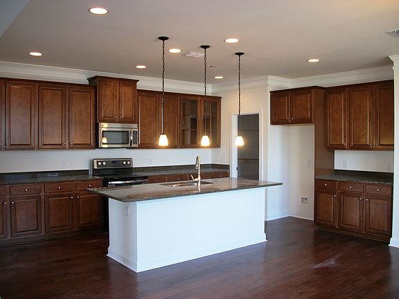 Kitchen with large island