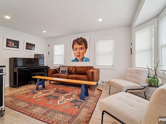 3rd image of 120 Gordon Avenue