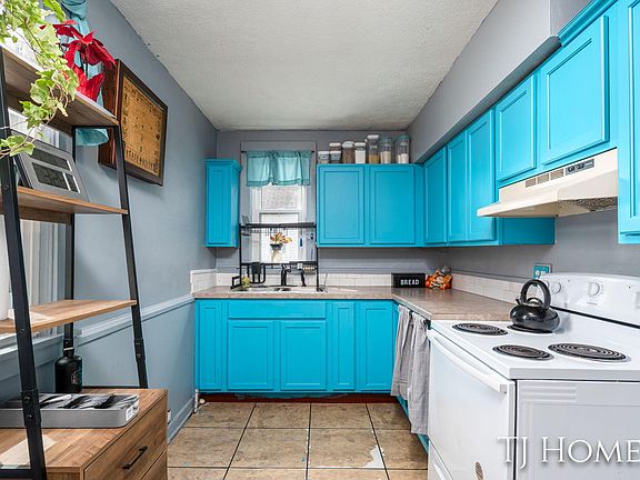 4th image of 176 W 17th St